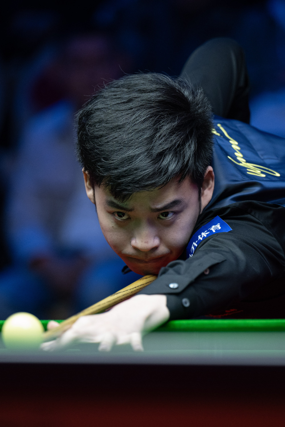 和电视机前 和电视机前