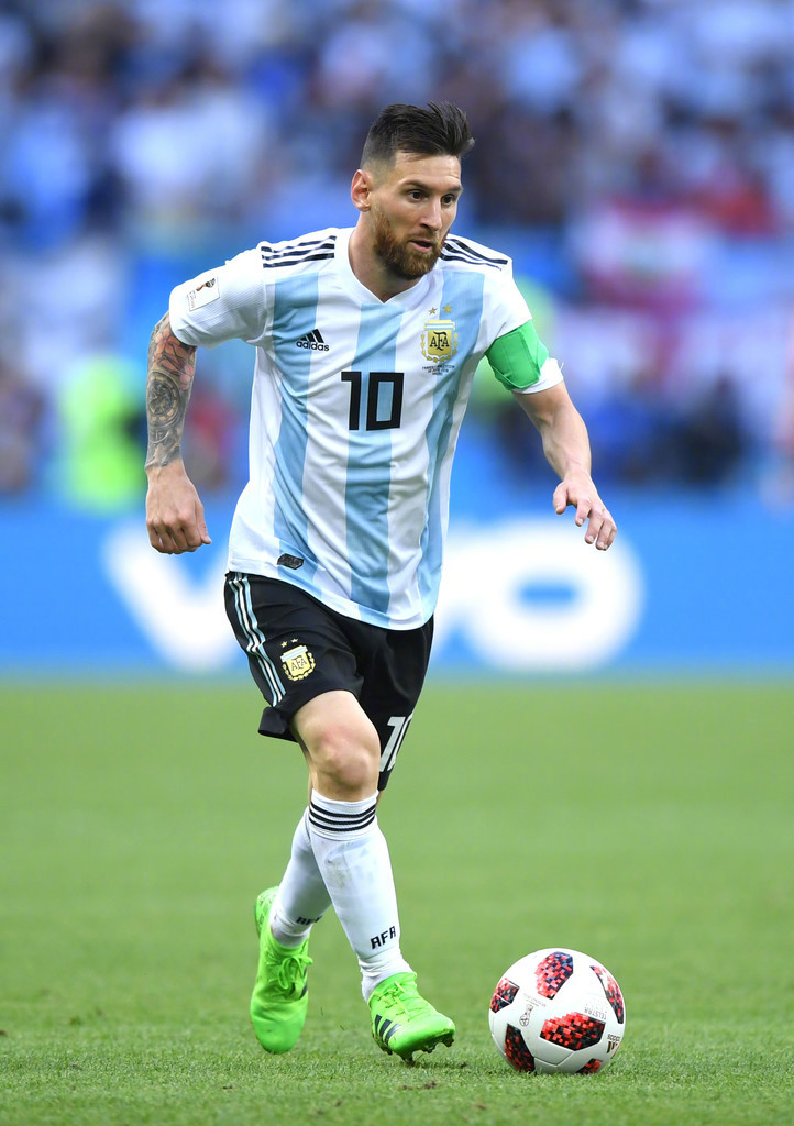 后场出球失 后场出球失