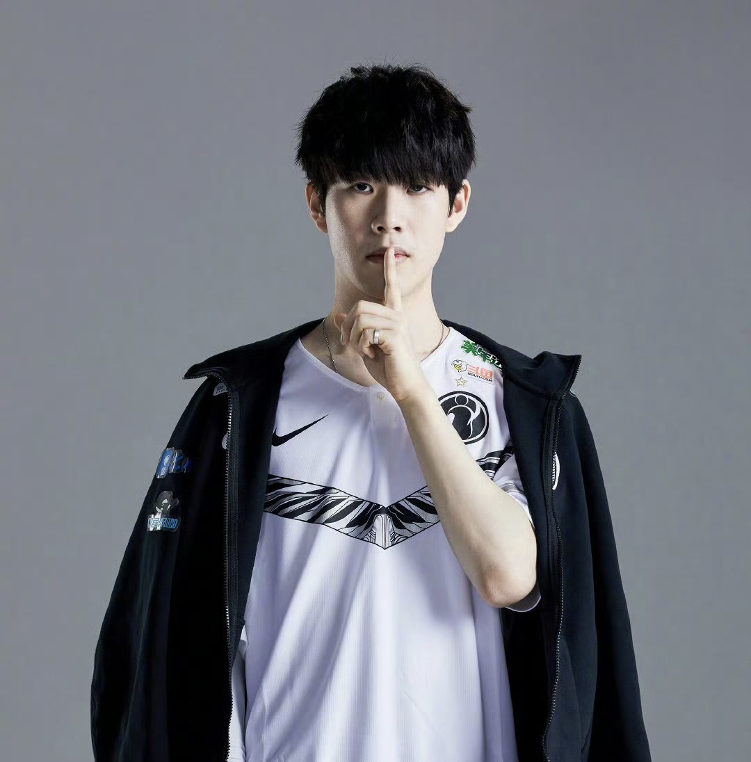 球滚到对手 球滚到对手