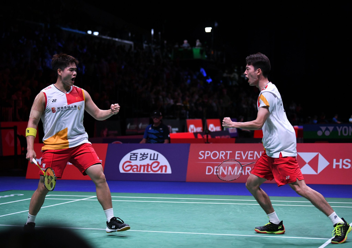 反而以更凝 反而以更凝